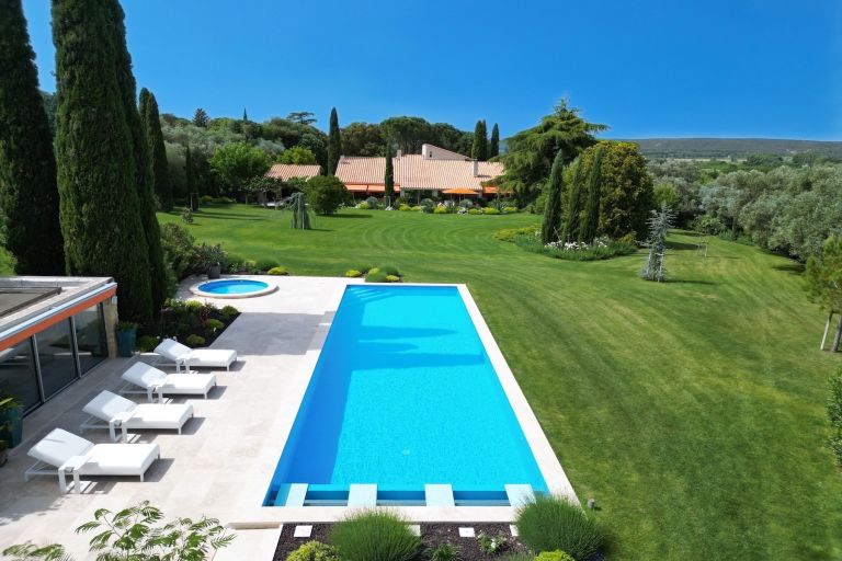 propriété 8 Pièces en vente sur UZES (30700)