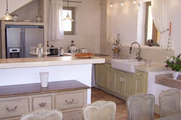 house 10 Rooms for seasonal rent on UZES (30700)