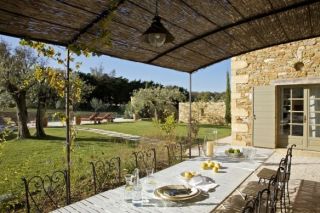 maison 10 Pièces en location saisonnière sur UZES (30700)