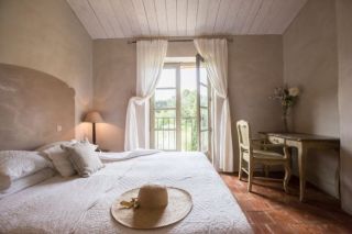 maison 10 Pièces en location saisonnière sur UZES (30700)