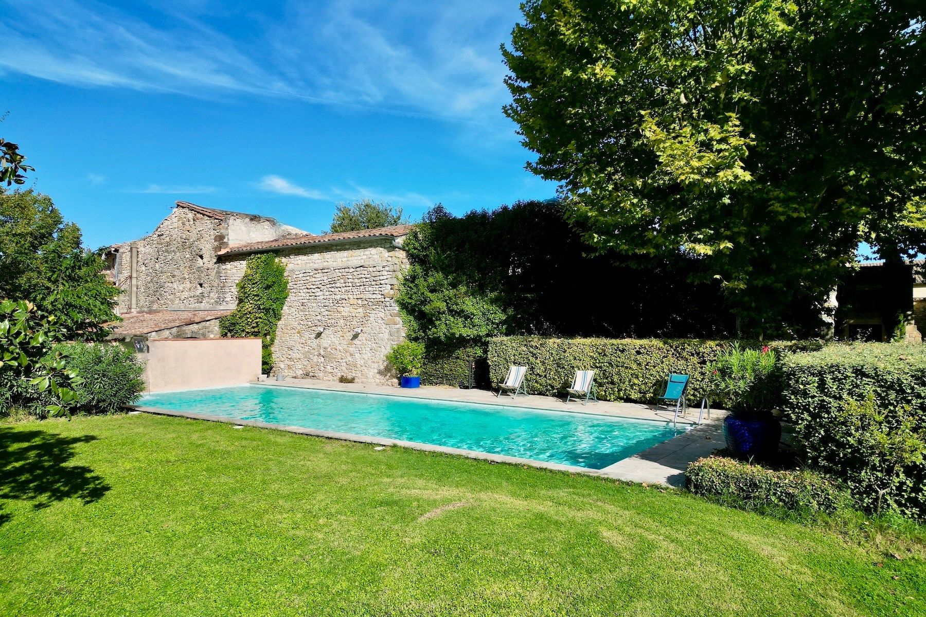castle 15 Rooms for sale on UZES (30700)
