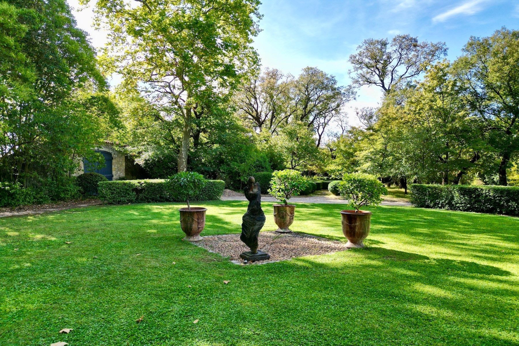 castle 15 Rooms for sale on UZES (30700)