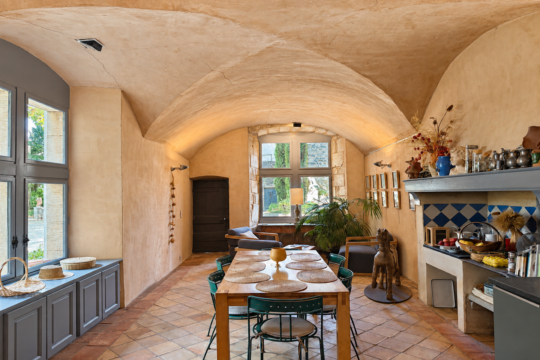 castle 15 Rooms for sale on UZES (30700)