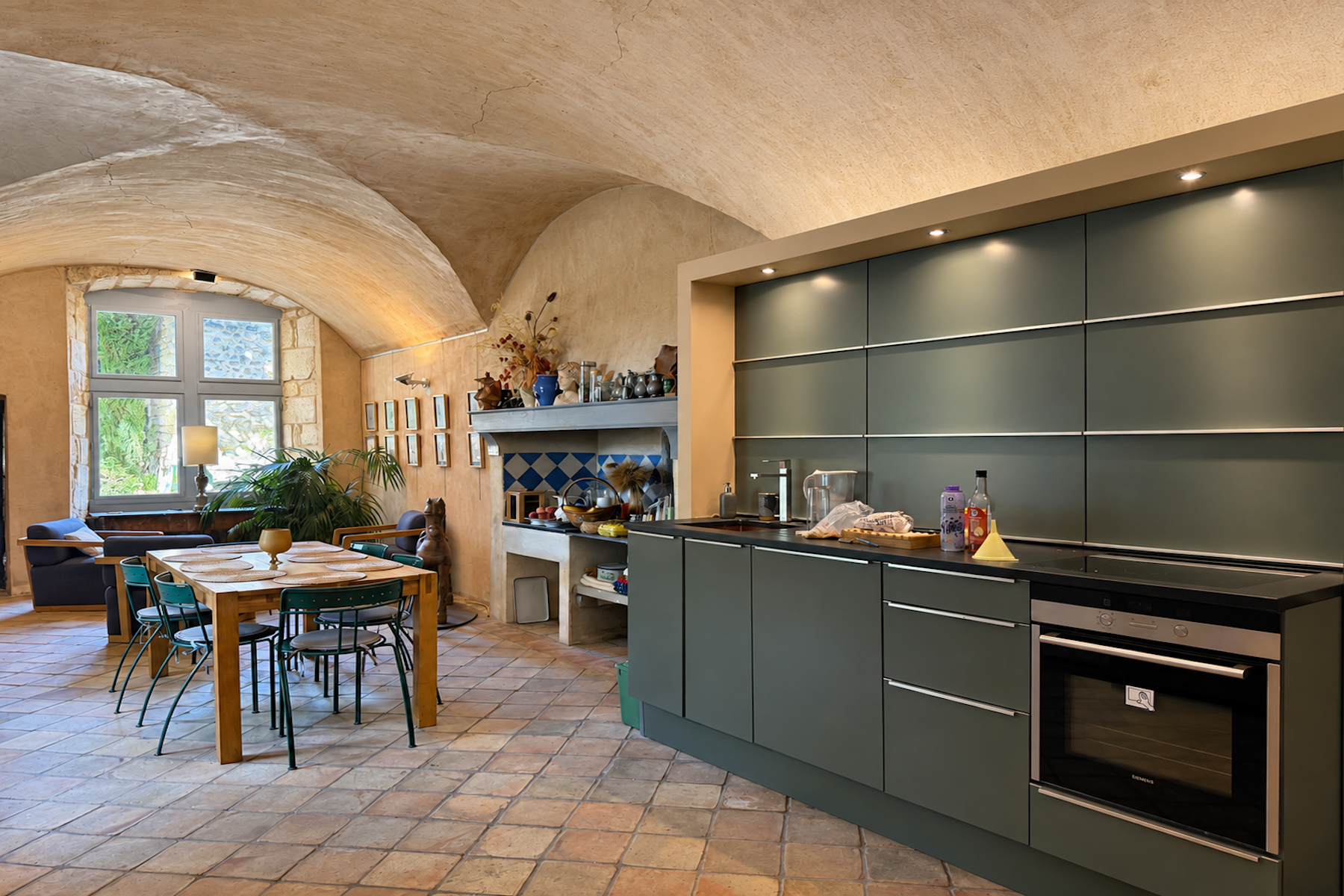 castle 15 Rooms for sale on UZES (30700)