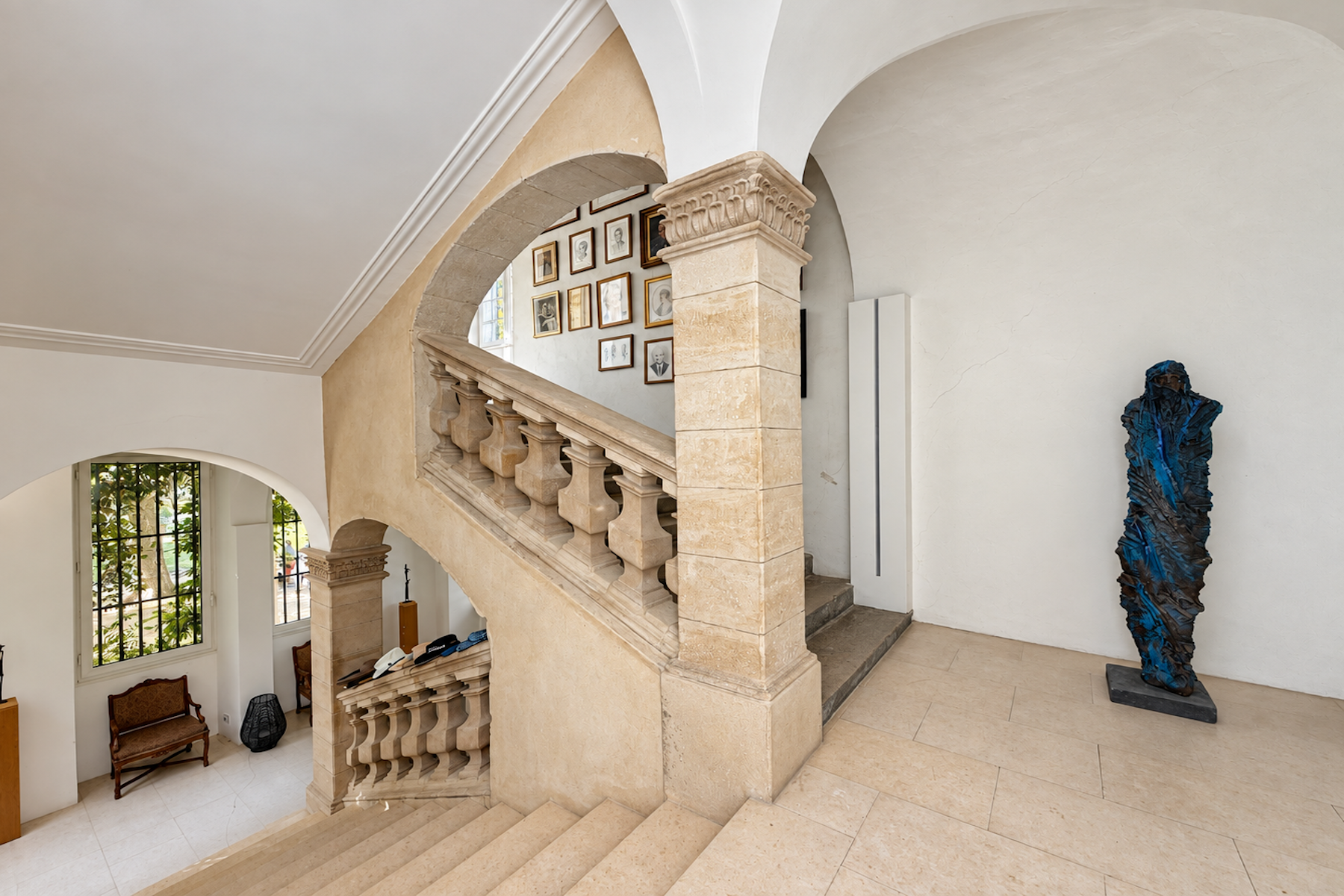 castle 15 Rooms for sale on UZES (30700)