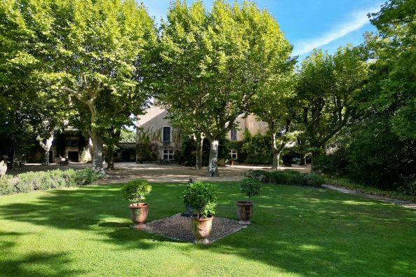 Sale Castle Uzès 15&nbsp;Rooms 880&nbsp;m²