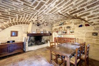 maison 8 Pièces en vente sur UZES (30700)