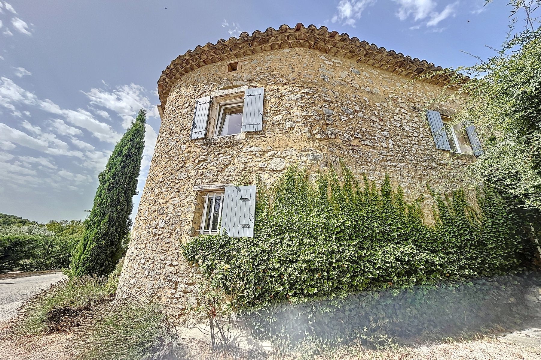 maison 7 Pièces en vente sur UZES (30700)