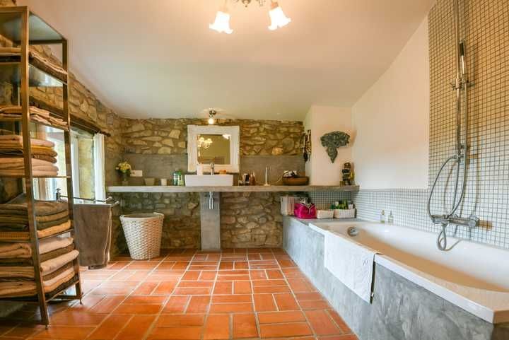 maison 7 Pièces en vente sur UZES (30700)