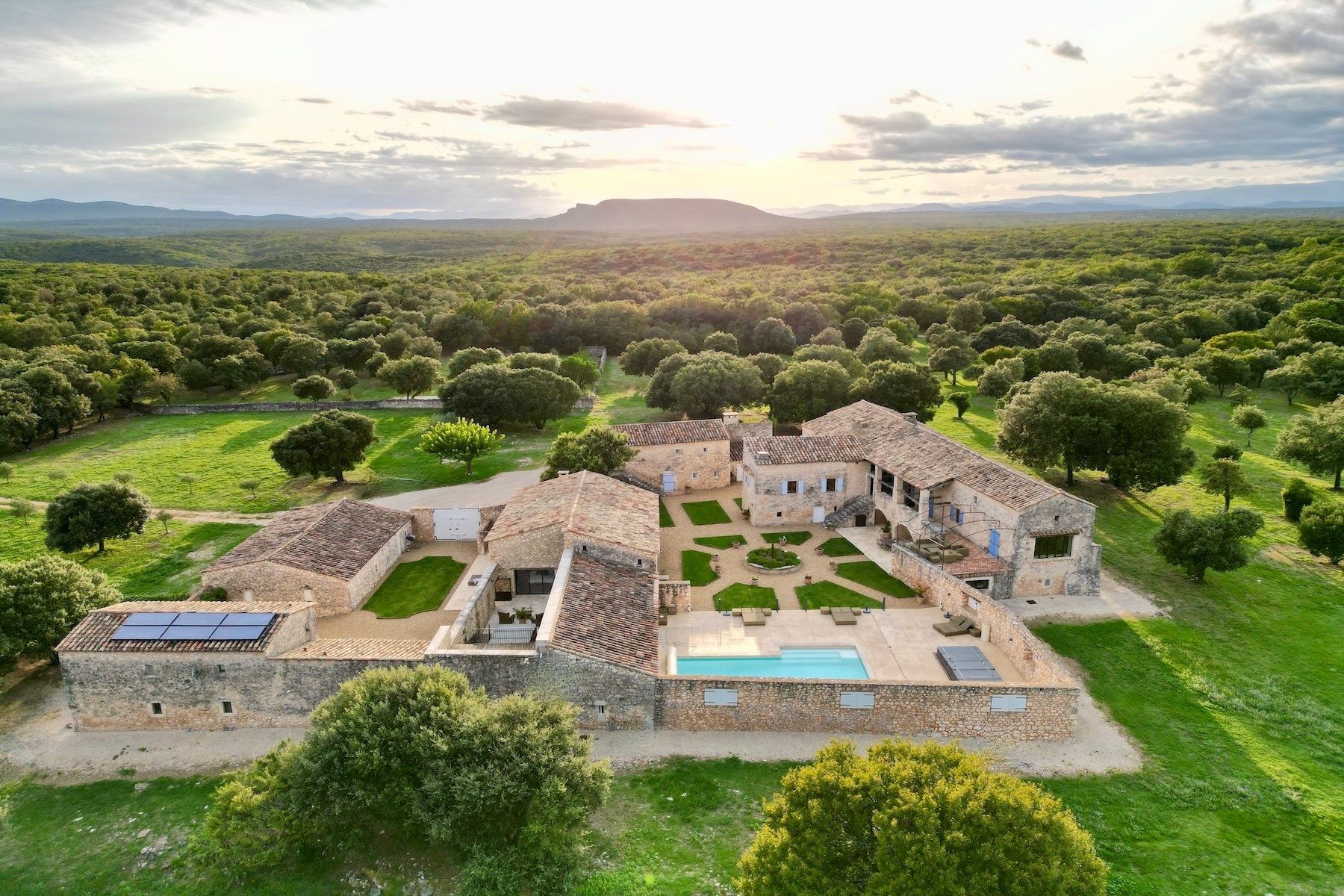 mas 20 Pièces en vente sur UZES (30700)