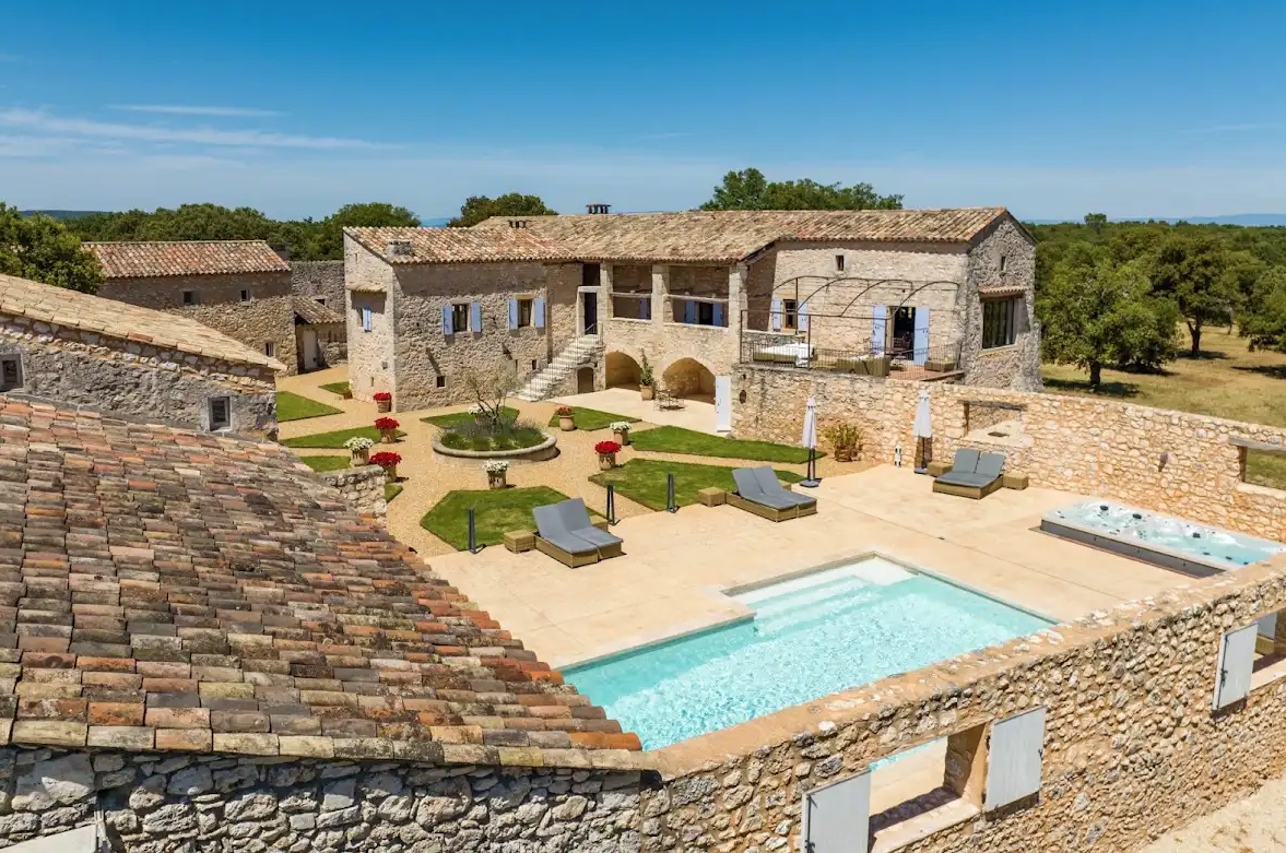 mas 20 Pièces en vente sur UZES (30700)