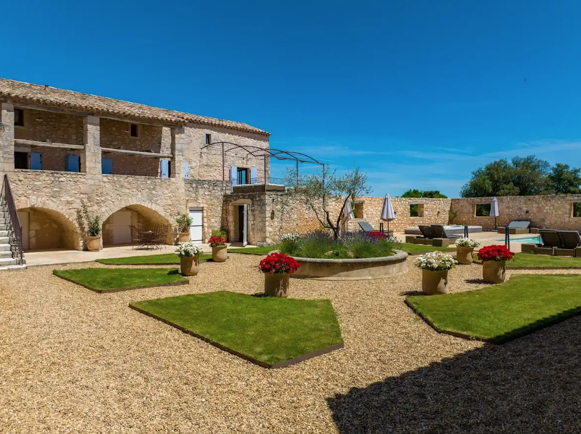 mas 20 Pièces en vente sur UZES (30700)