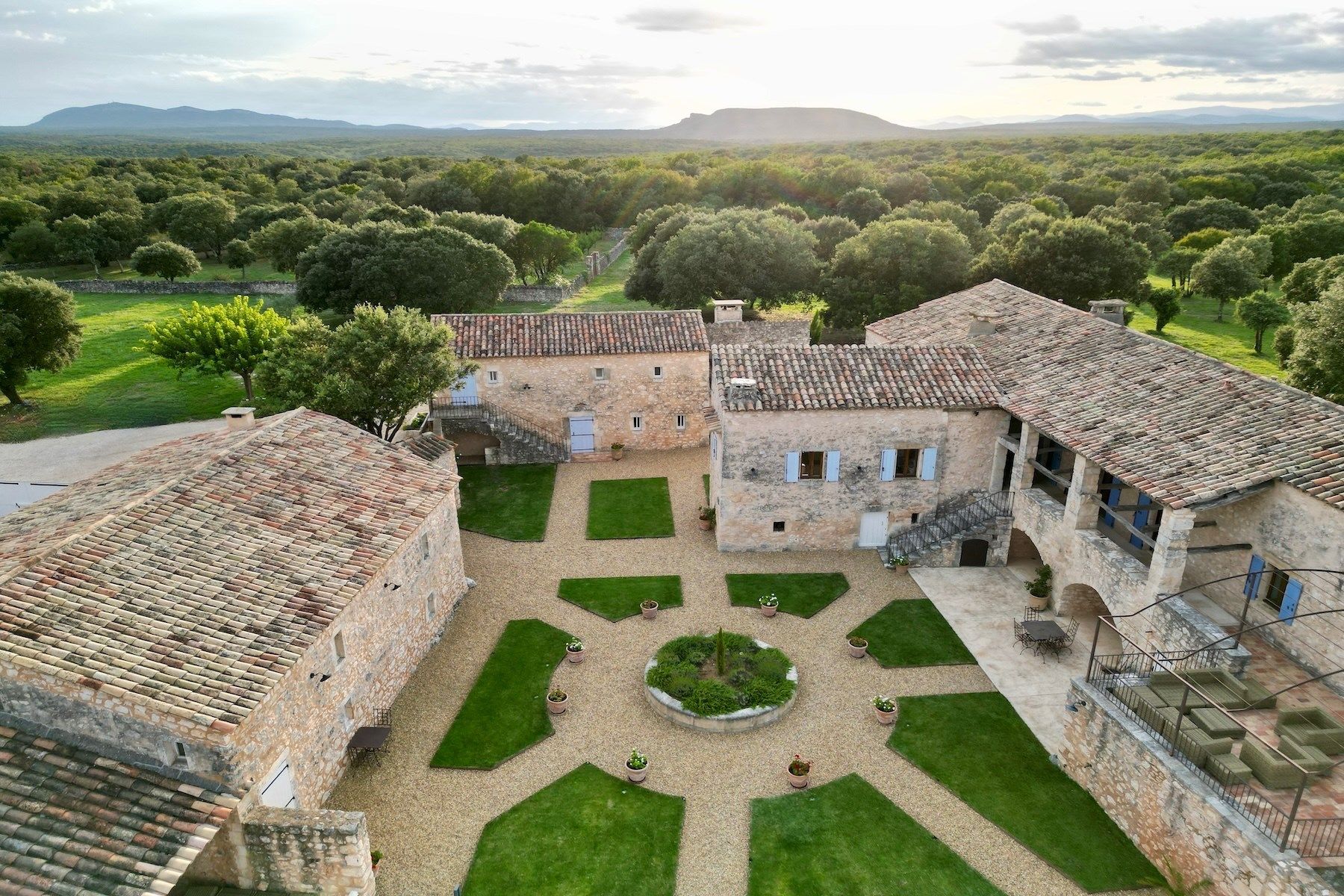 mas 20 Pièces en vente sur UZES (30700)