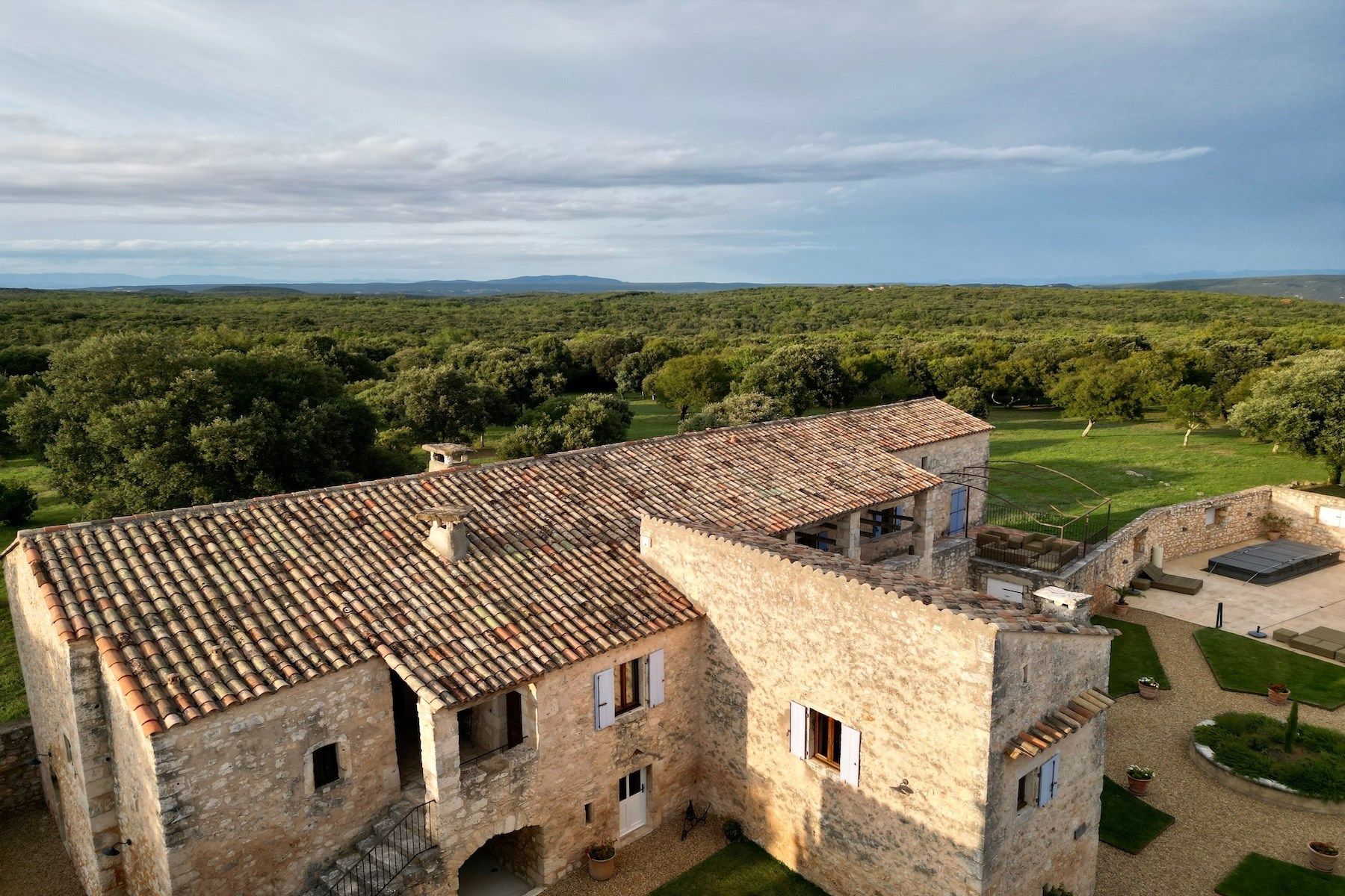 mas 20 Pièces en vente sur UZES (30700)