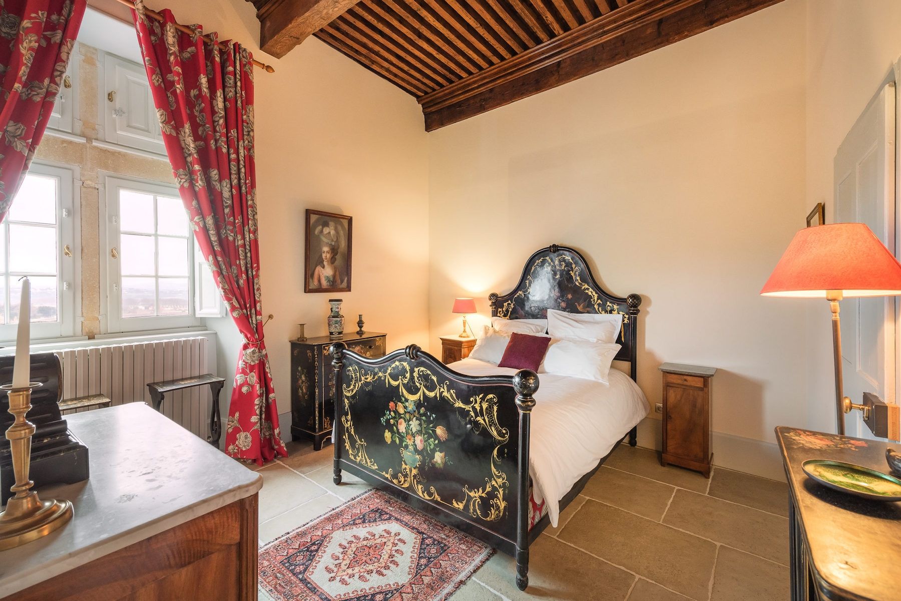 castle 9 Rooms for seasonal rent on UZES (30700)
