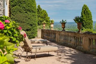 château 9 Pièces en location saisonnière sur UZES (30700)