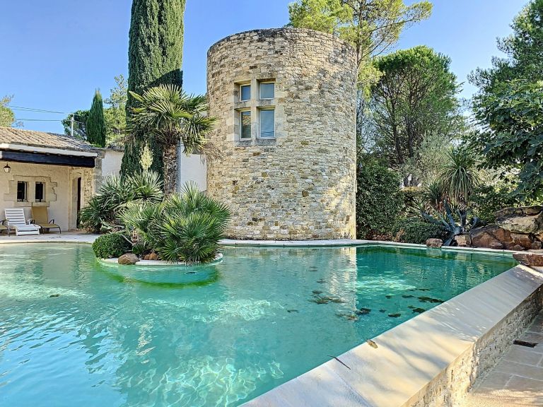 house 10 Rooms for sale on UZES (30700)