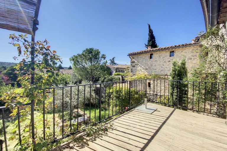 house 8 Rooms for sale on UZES (30700)