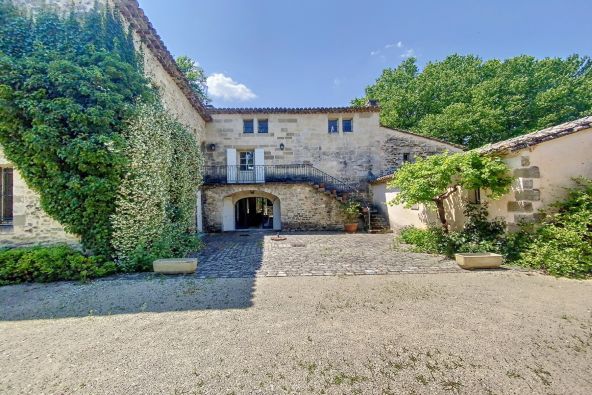 Vente Maison Uzès 9&nbsp;Pièces 352&nbsp;m²