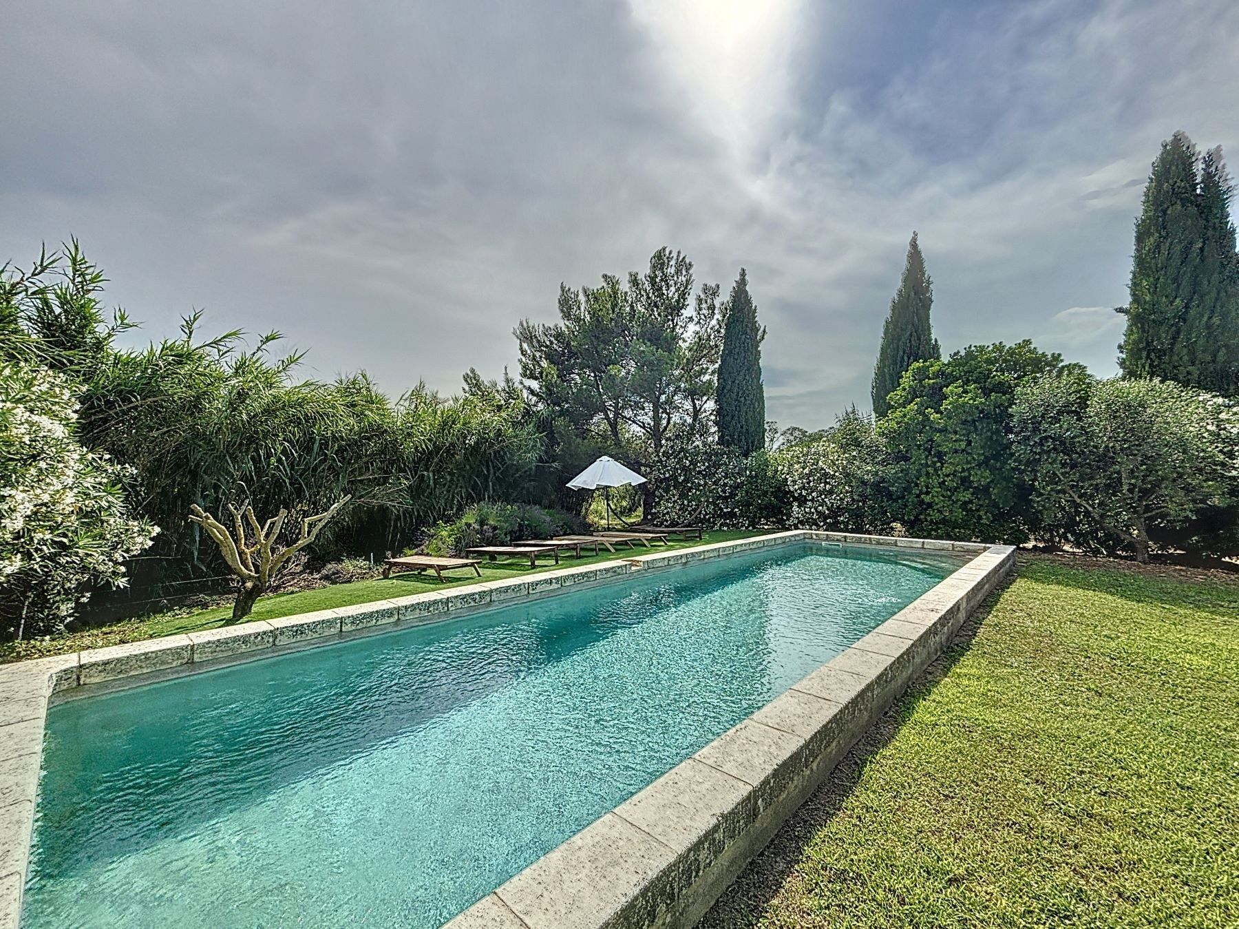 maison 10 Pièces en vente sur UZES (30700)