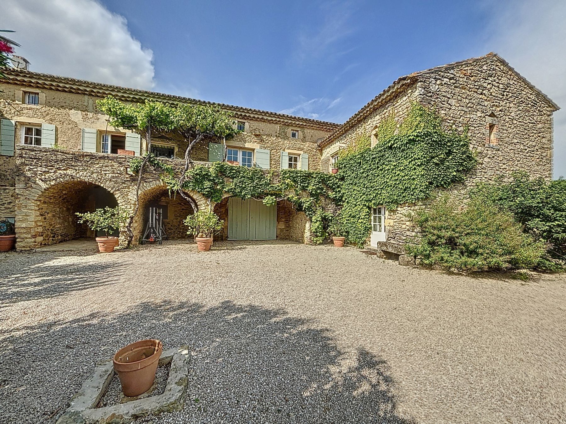 maison 10 Pièces en vente sur UZES (30700)