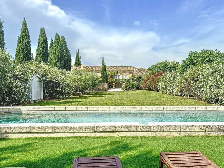 maison 10 Pièces en vente sur UZES (30700)
