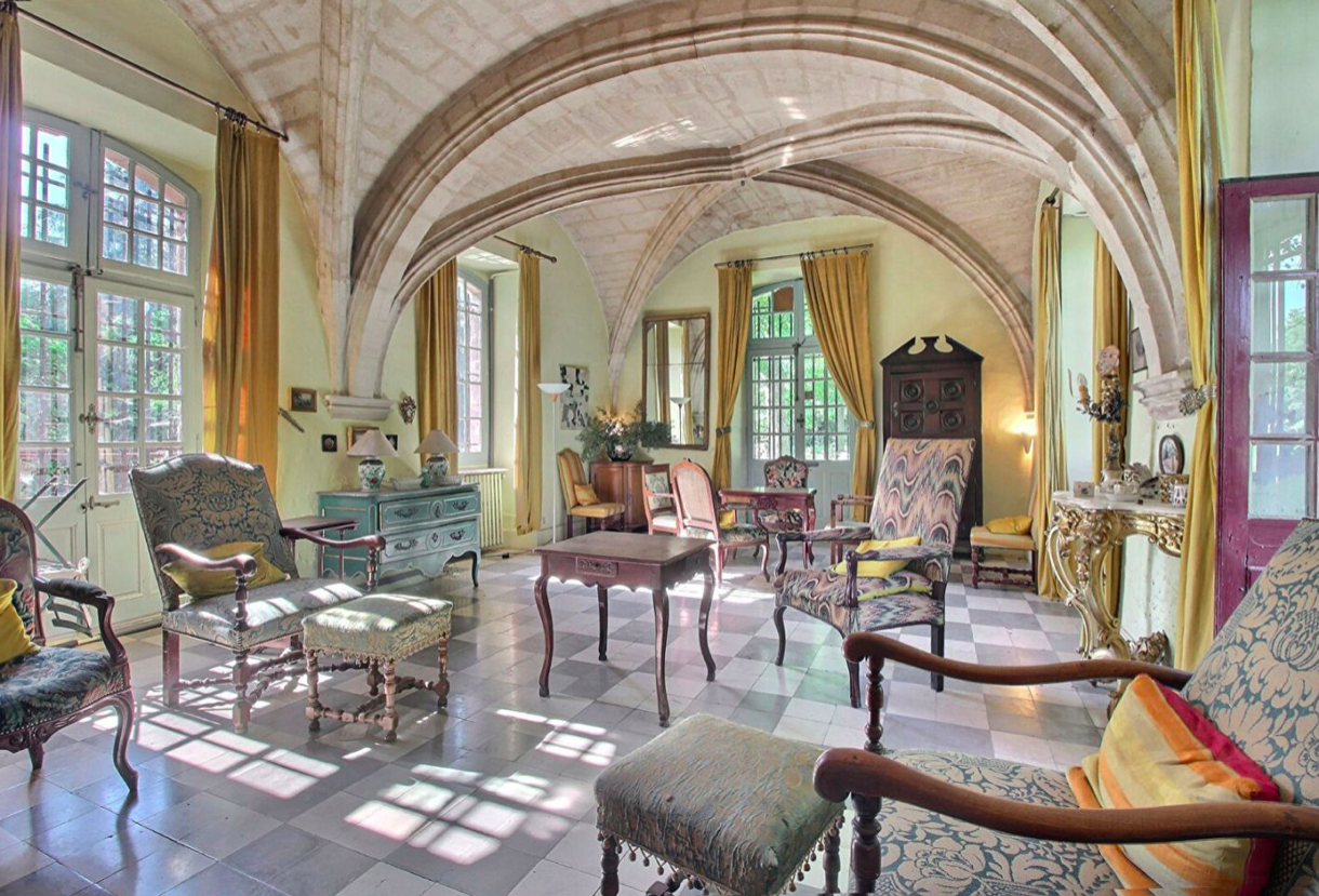 château 8 Pièces en vente sur UZES (30700)