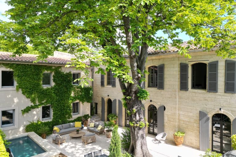 mas 10 Pièces en vente sur UZES (30700)