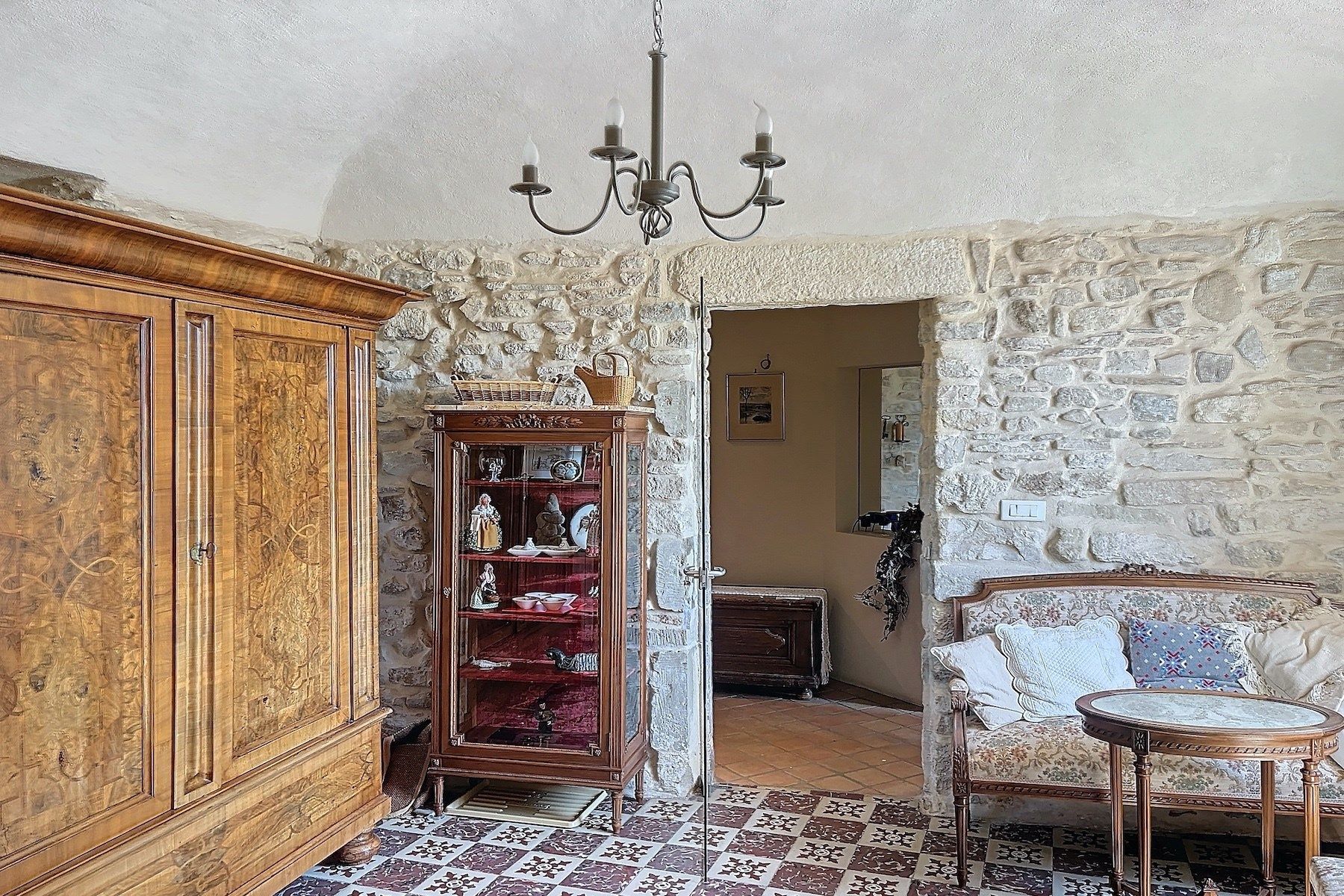house 8 Rooms for sale on UZES (30700)