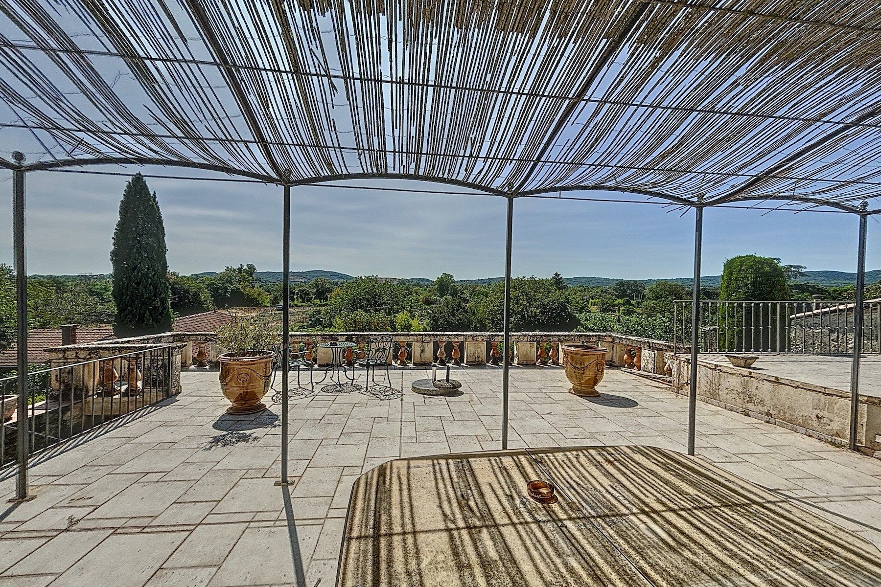 house 8 Rooms for sale on UZES (30700)