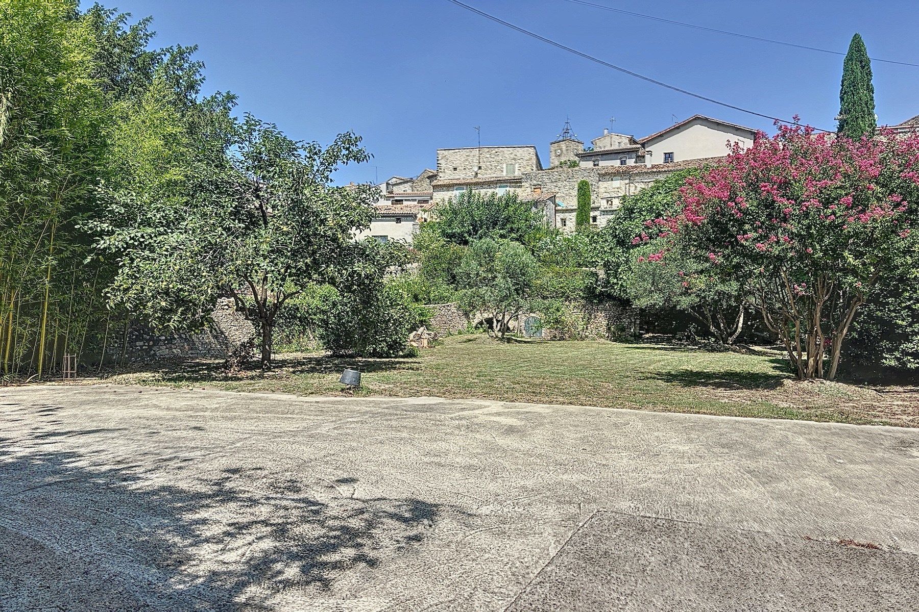 house 8 Rooms for sale on UZES (30700)