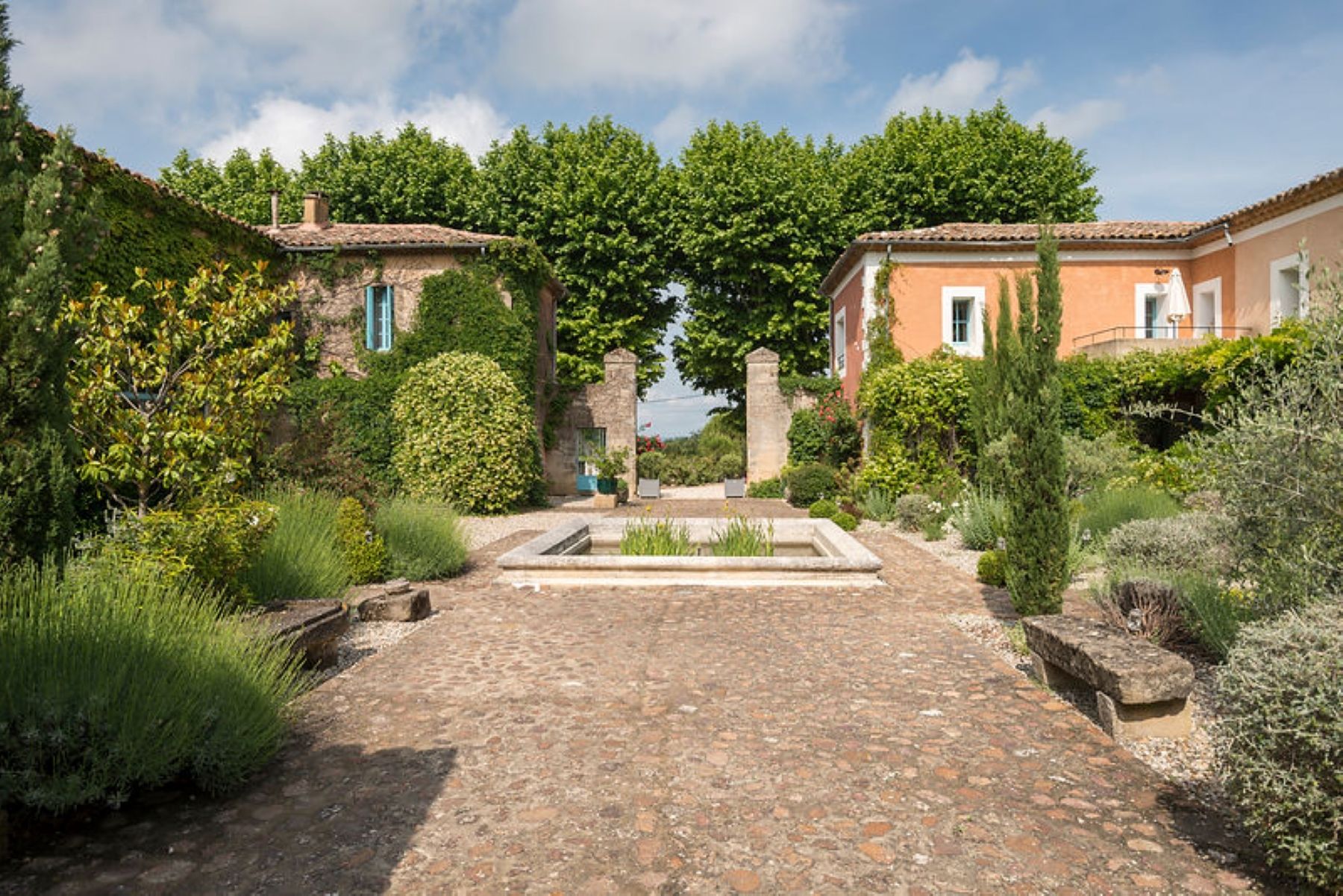 propriété 20 Pièces en vente sur UZES (30700)