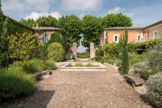 propriété 20 Pièces en vente sur UZES (30700)