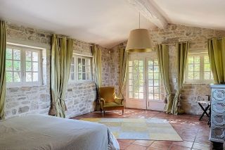 maison 9 Pièces en vente sur BARJAC (30430)