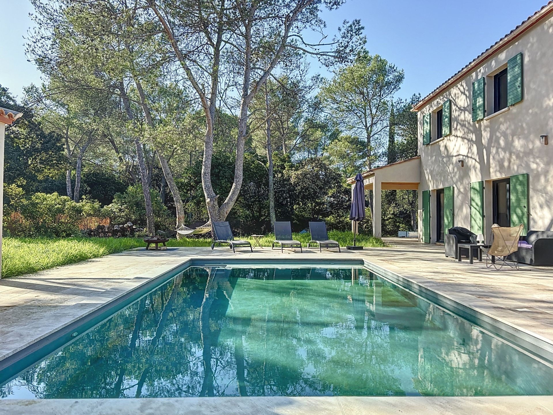 house 6 Rooms for sale on NIMES (30900)