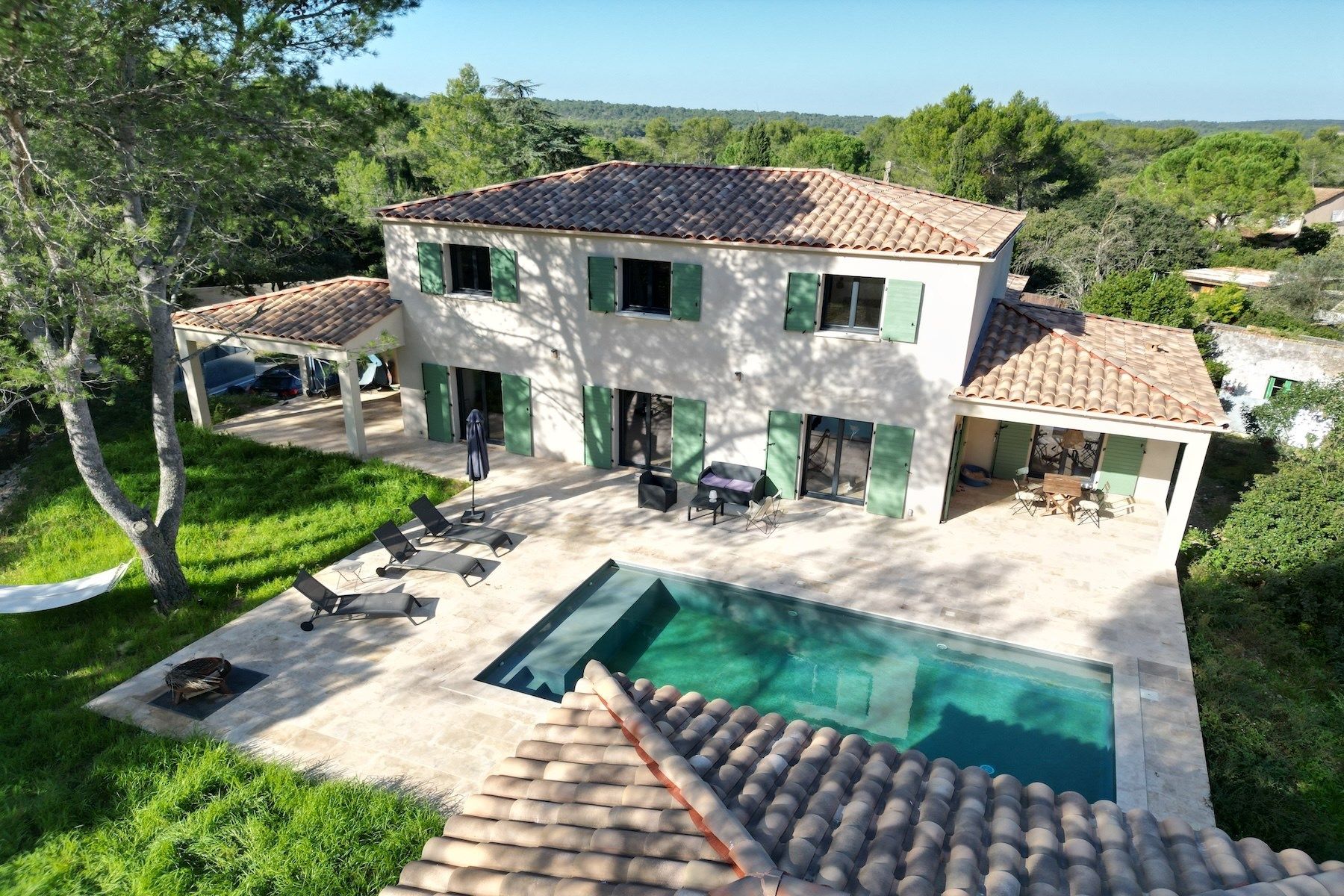 house 6 Rooms for sale on NIMES (30900)