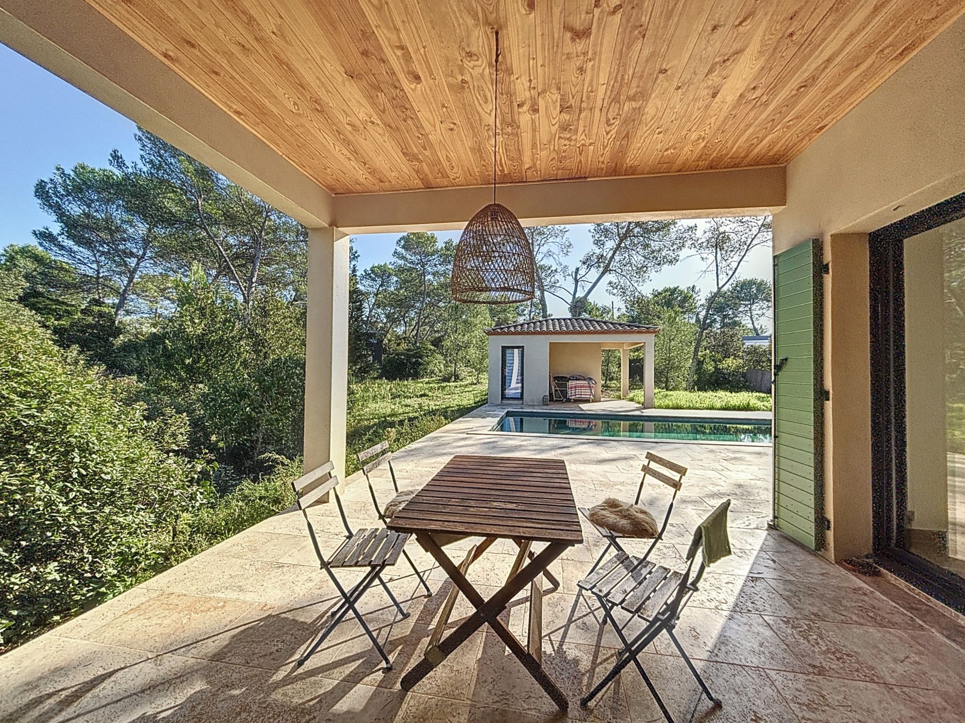 house 6 Rooms for sale on NIMES (30900)