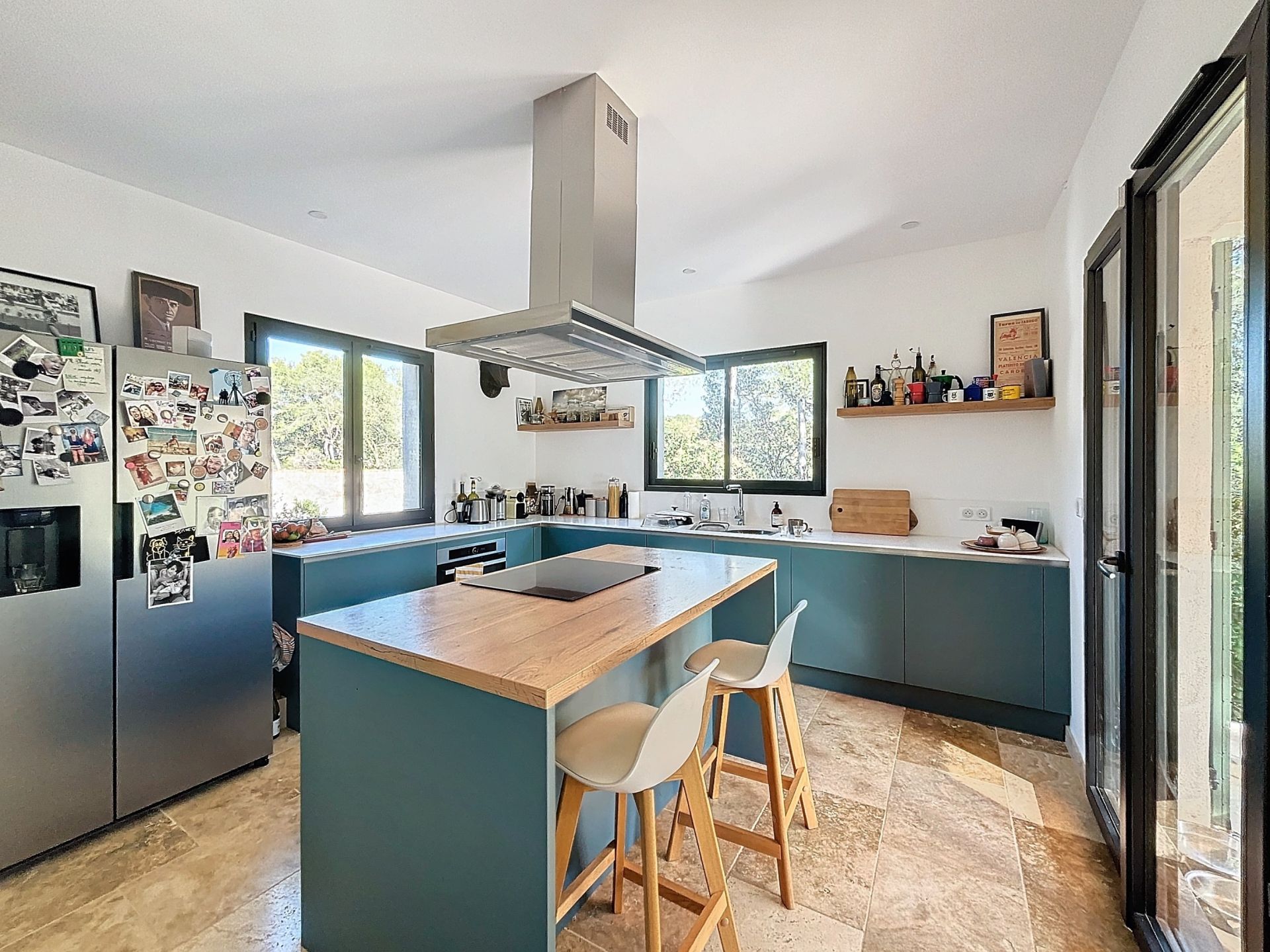 house 6 Rooms for sale on NIMES (30900)