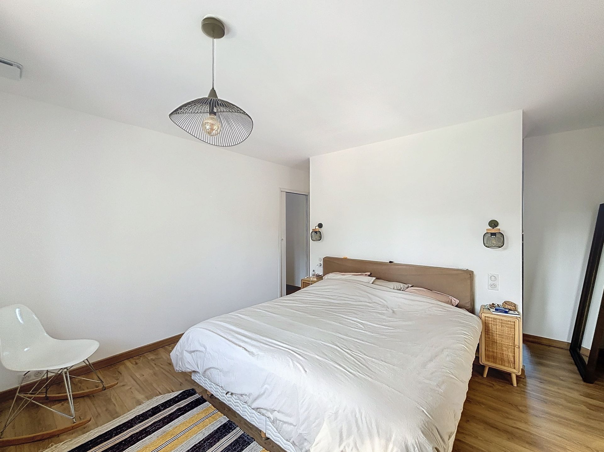 house 6 Rooms for sale on NIMES (30900)