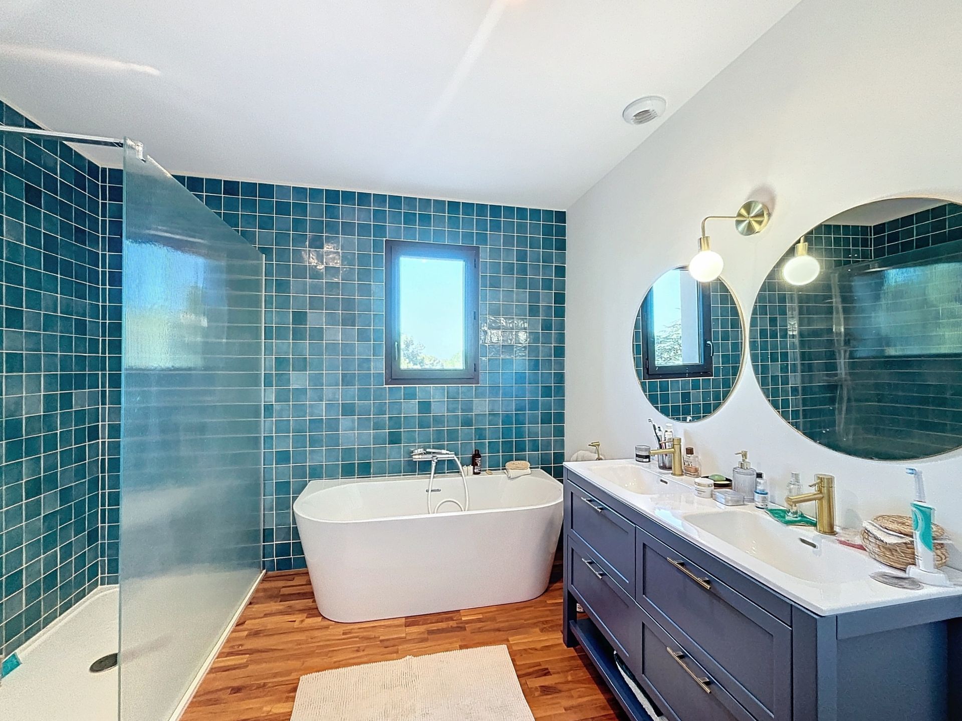 house 6 Rooms for sale on NIMES (30900)