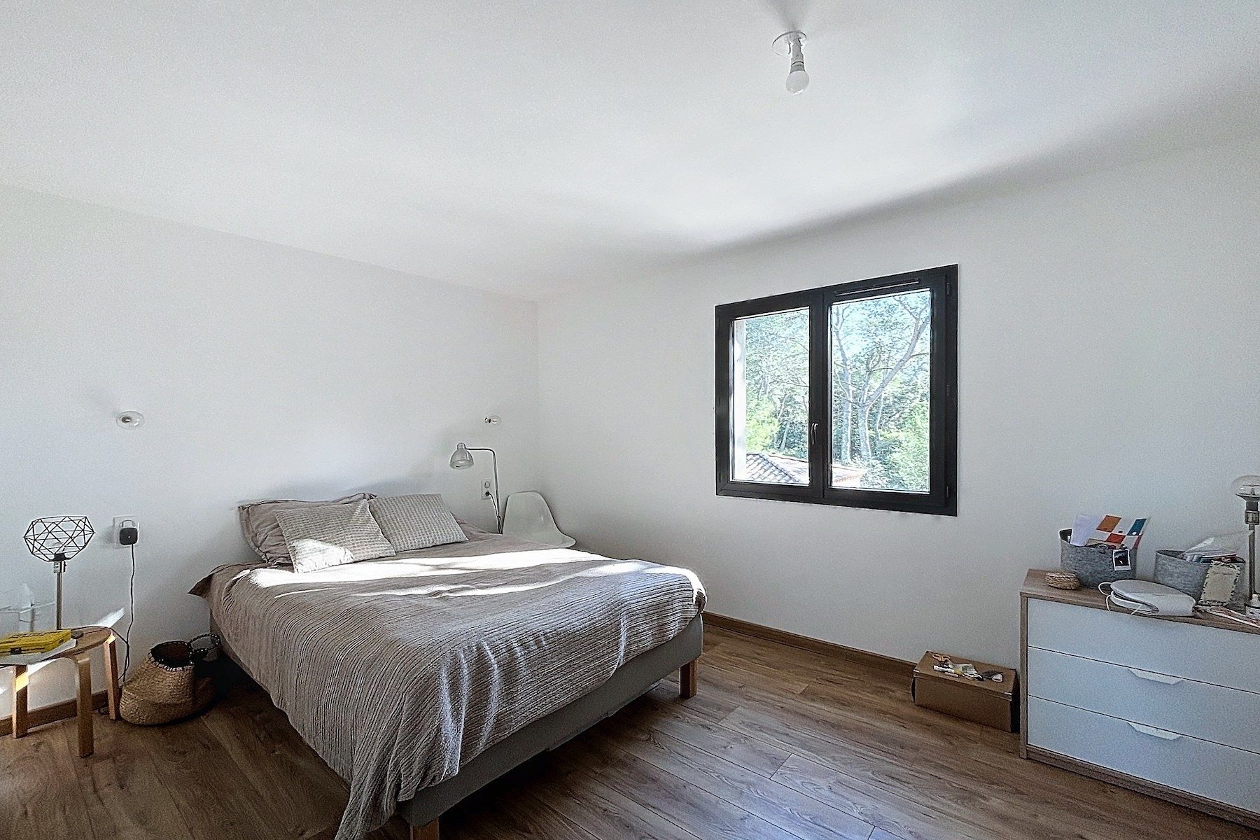 house 6 Rooms for sale on NIMES (30900)