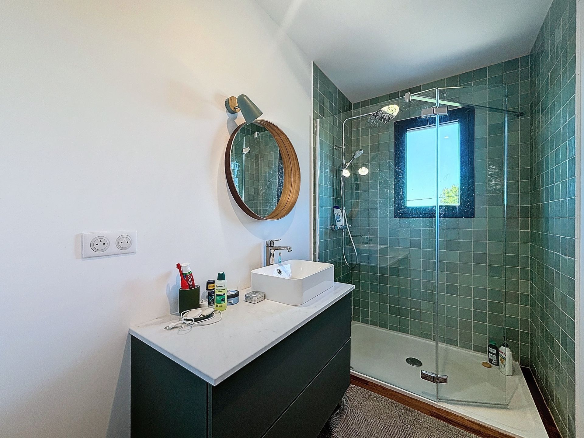 house 6 Rooms for sale on NIMES (30900)