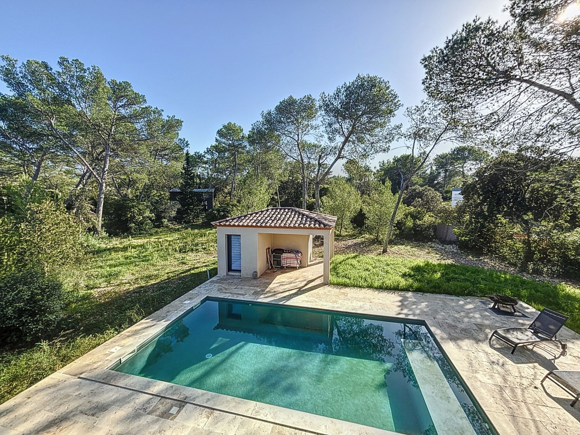 house 6 Rooms for sale on NIMES (30900)