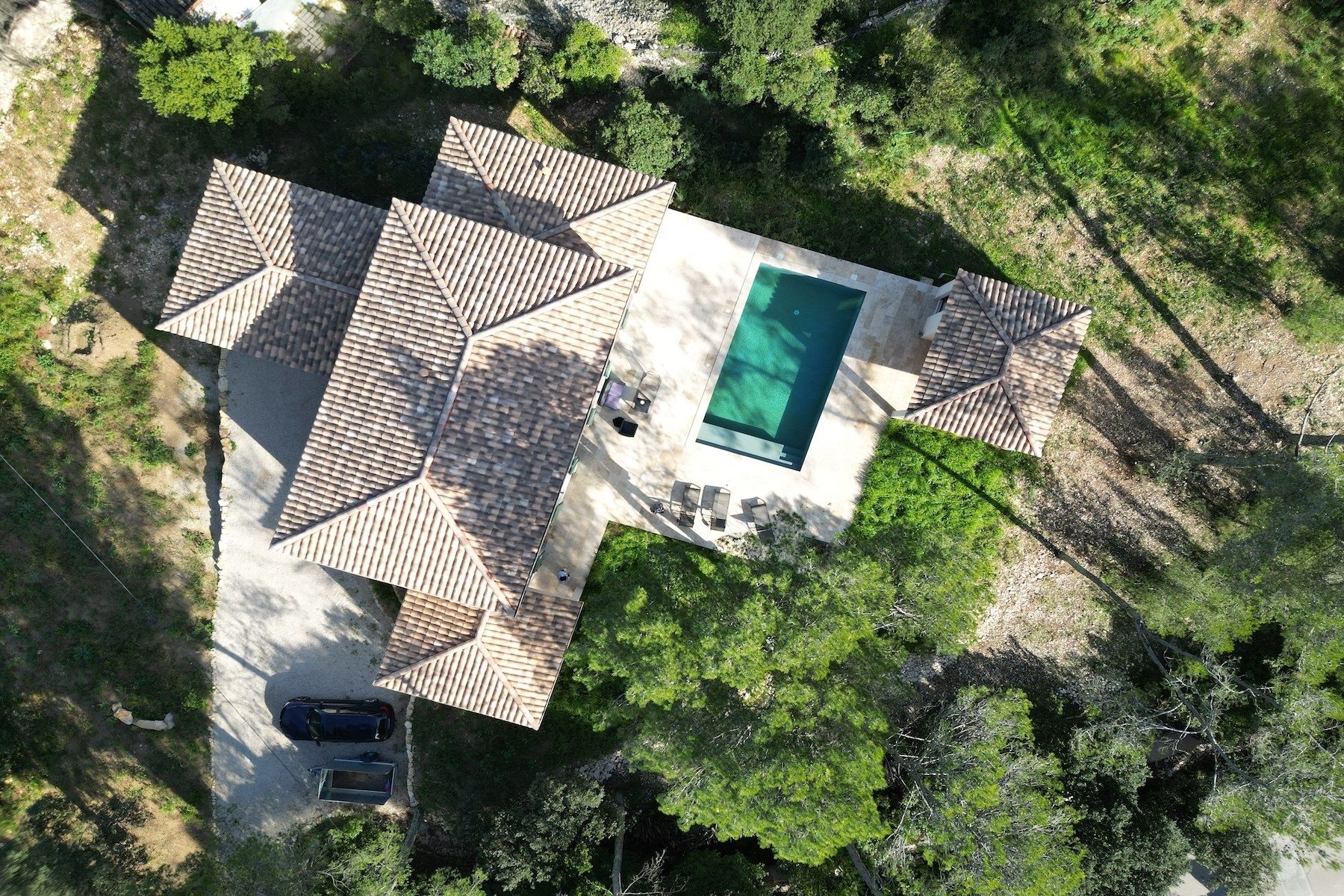 house 6 Rooms for sale on NIMES (30900)