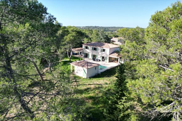 Vente Maison Nîmes 6 Pièces 210 m²
