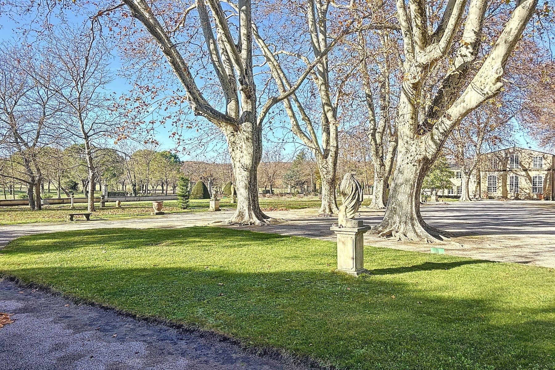 château 40 Pièces en vente sur FORCALQUIER (04300)
