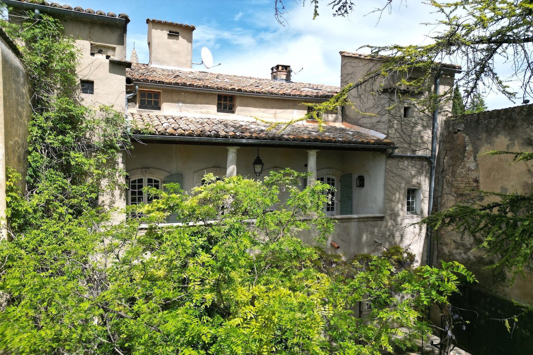 house 9 Rooms for sale on UZES (30700)