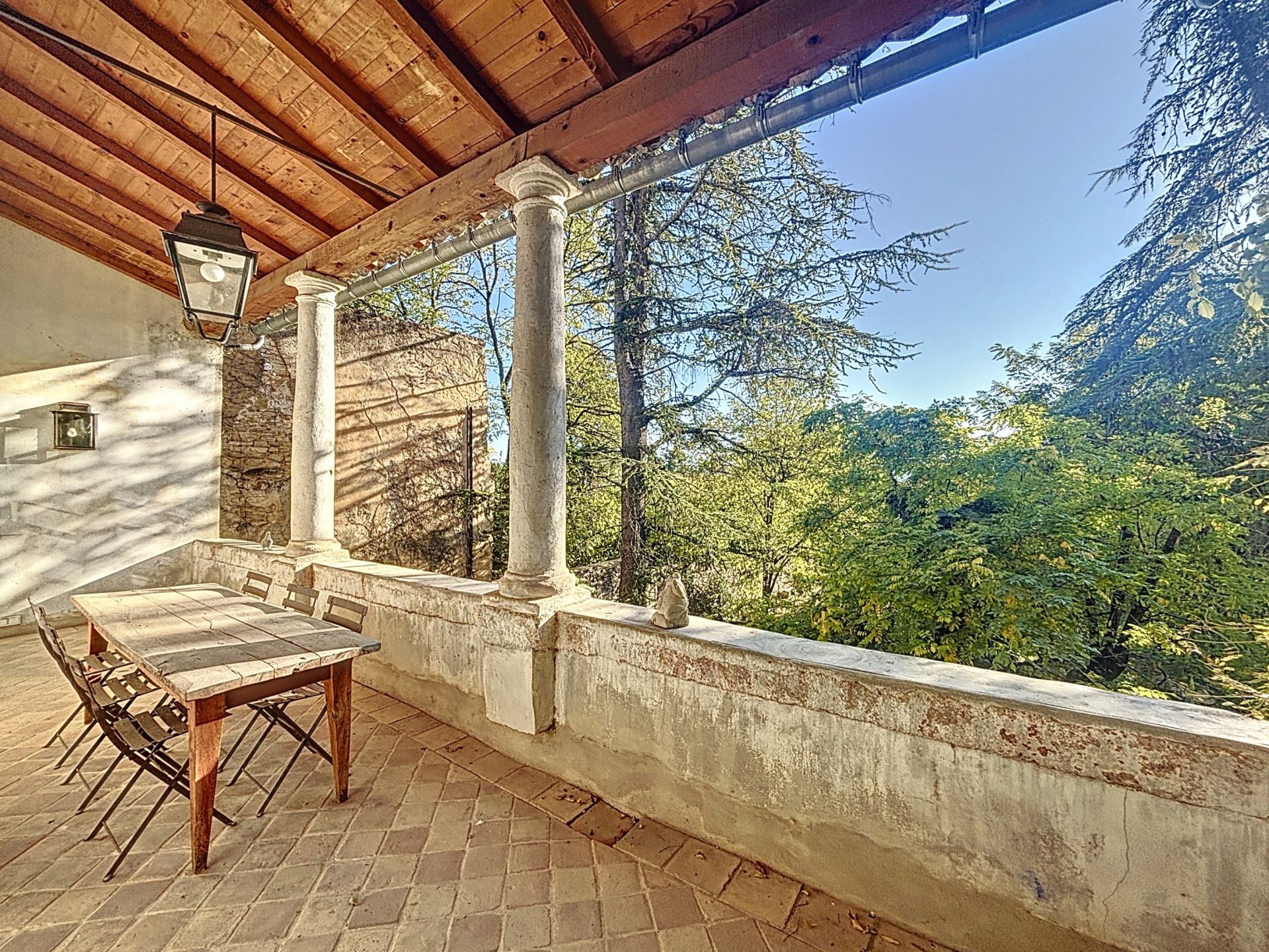 house 9 Rooms for sale on UZES (30700)