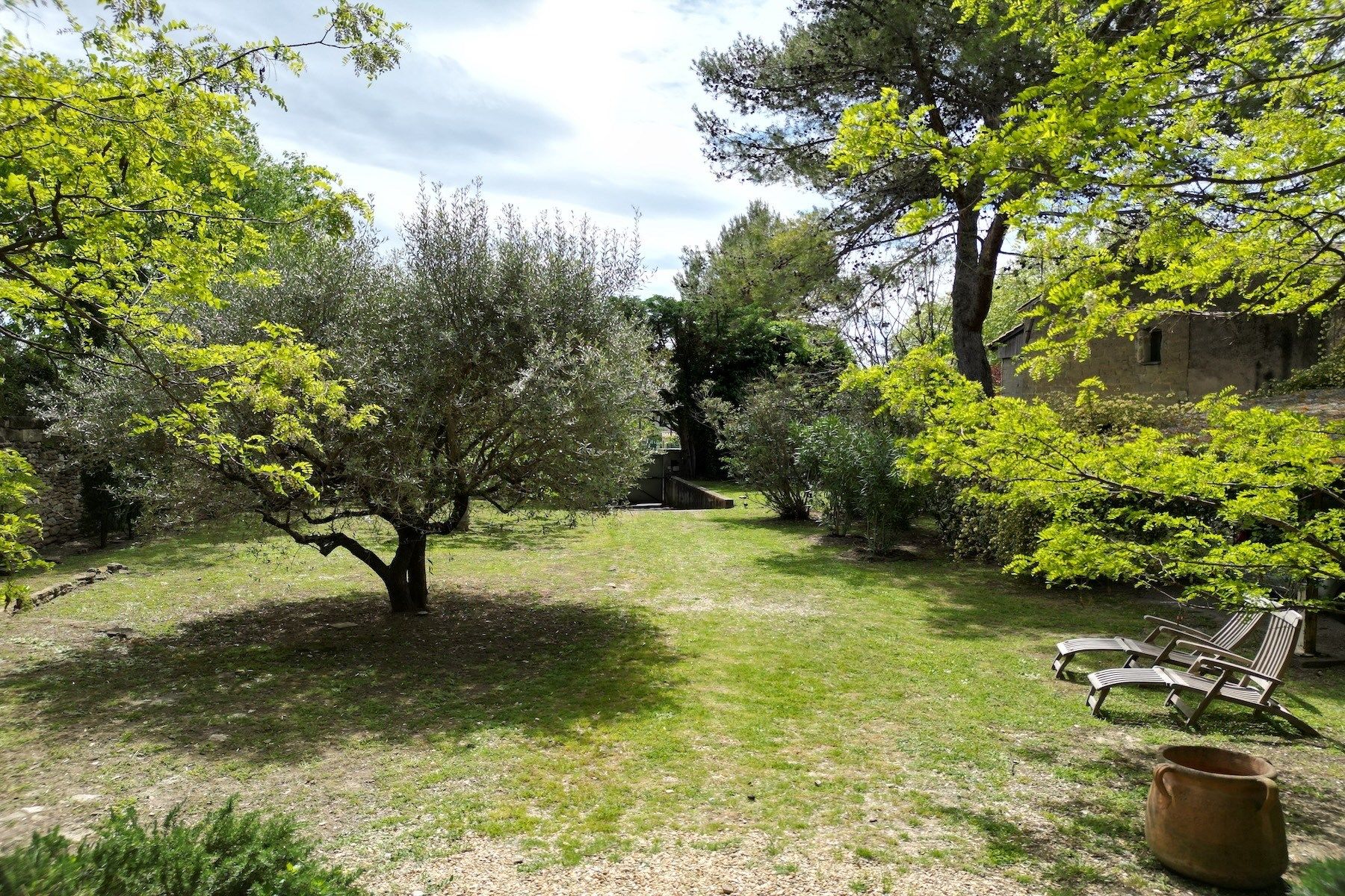 house 9 Rooms for sale on UZES (30700)