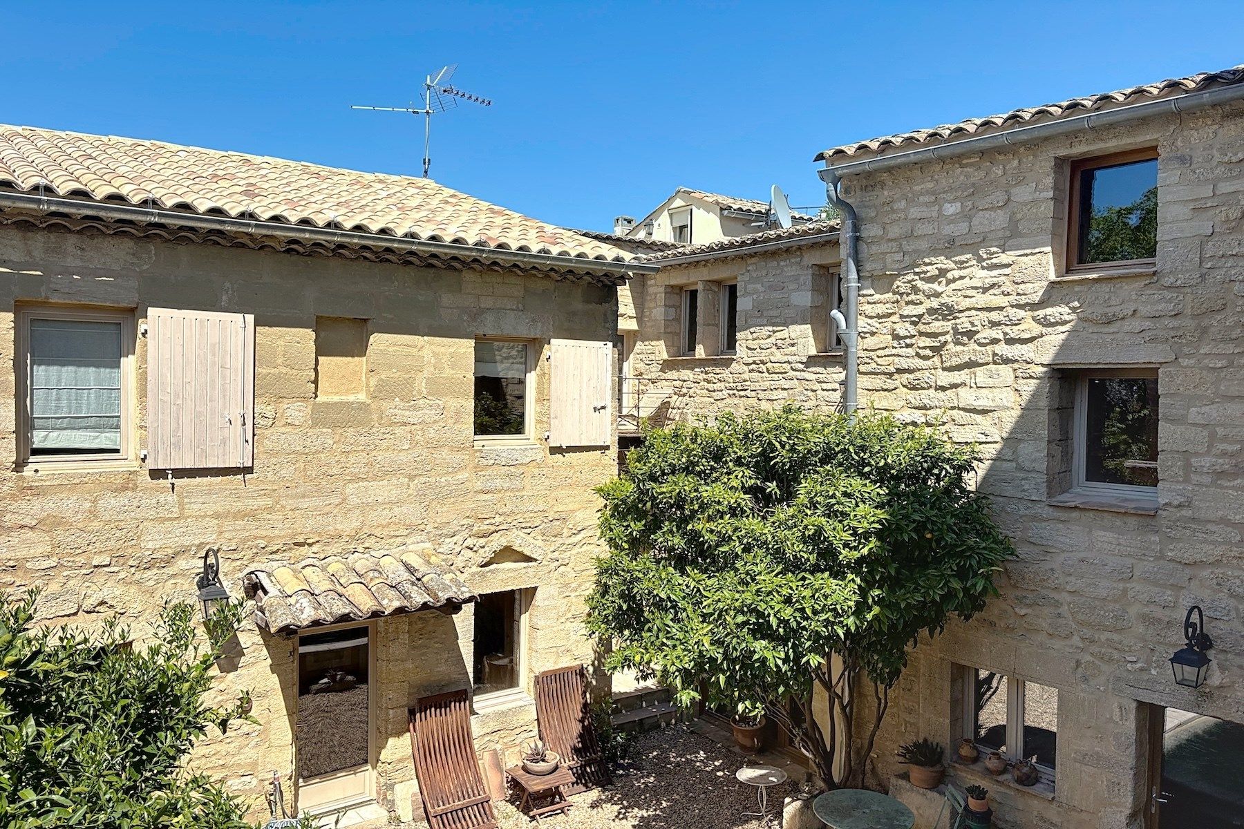 house 11 Rooms for sale on UZES (30700)